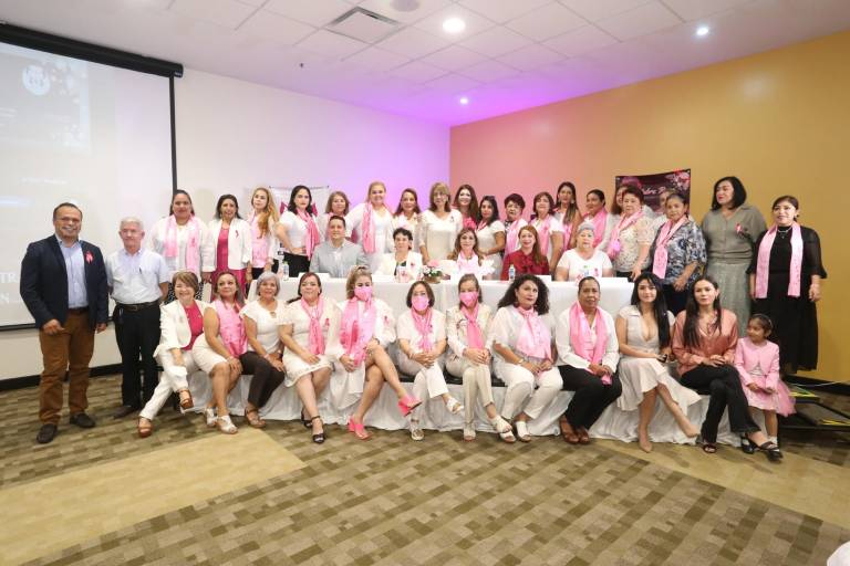 Exhortan a mujeres a checarse contra el cáncer de mama