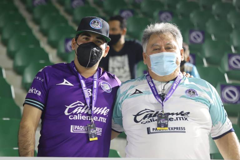 Aficionados al balompié disfrutan del encuentro entre Mazatlán y Querétaro