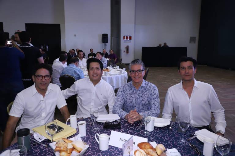 Comparte Agustín Coppel experiencias con empresarios