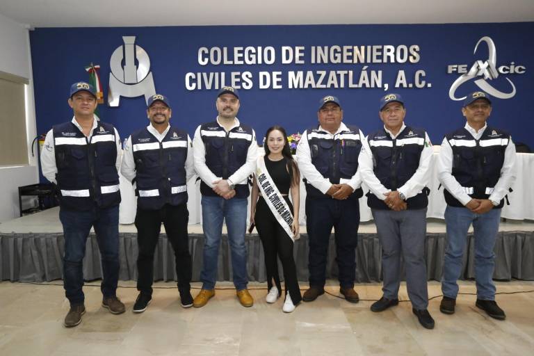 Celebran con un desayuno su día los ingenieros de Mazatlán
