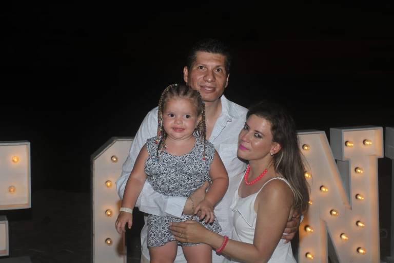 Teresa de Jesús y Jonathan se comprometen en matrimonio en Mazatlán