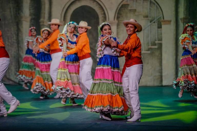 El porfiriato y la revolución en el Teatro Ángela Peralta con ‘Así suena el corrido’