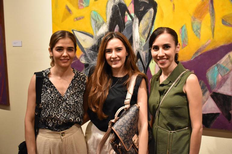 Admiran sinaloenses la exposición ‘Algo a donde sea’ del artista Alejandro Mojica