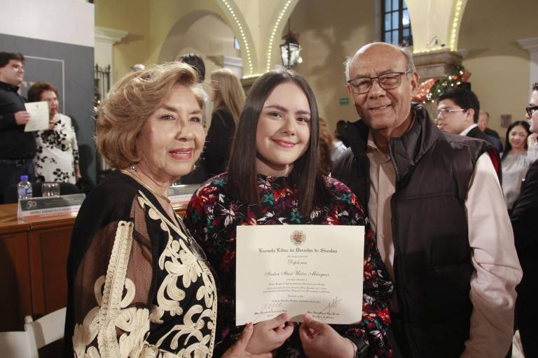 Reconoce la Escuela Libre de Derecho de Sinaloa a sus mejores estudiantes
