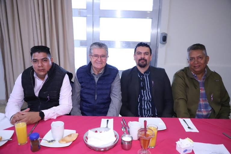 Comparte experiencia como funcionaria ante abogados