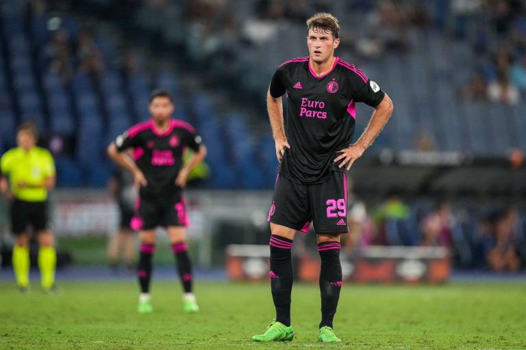 Santiago Giménez se disculpa con su capitán por cobrar penalti