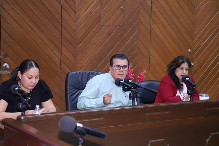 Aprueban convocatoria para inscribir el nombre del personal docente en el Monumento al Maestro