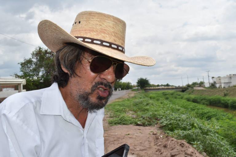 Denuncian falta de desazolve en dren de Bacurimí en Culiacán