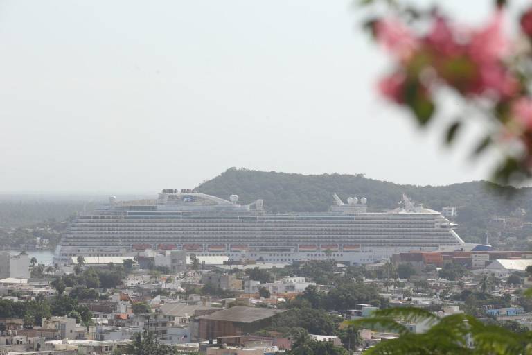 Con más de 4 mil pasajeros y tripulantes, llega a Mazatlán el crucero Royal Princess