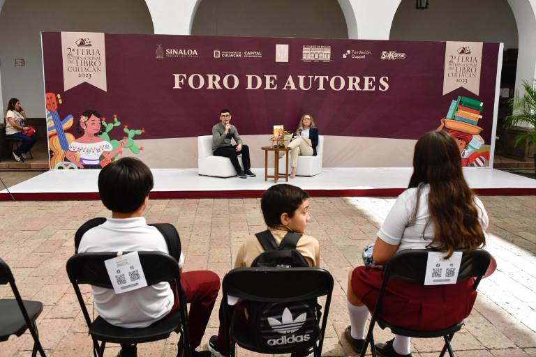 Comparte Andrey Padilla la magia de los cuentos en la FIL