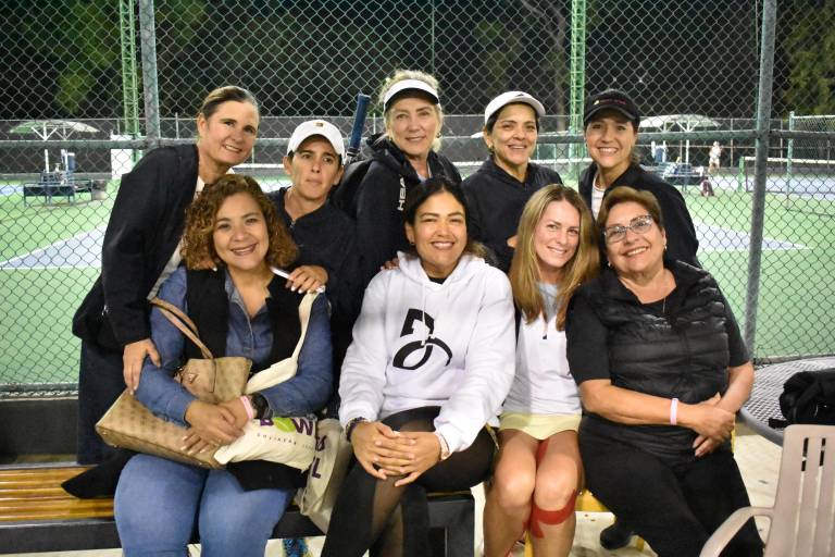 Disfrutan el torneo de tenis Rukas Bowl, en el Country Club