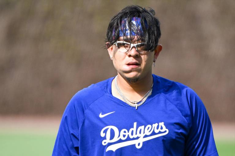 Arrestan al pítcher sinaloense Julio Urías por violencia doméstica