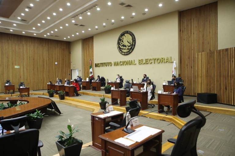 INE formaliza proceso de extinción del PRD; partido tiene 72 horas para presentar alegatos