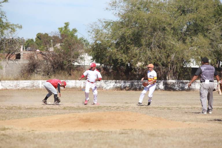 Murallenses debuta con triunfo en Liga de Beisbol 40 años