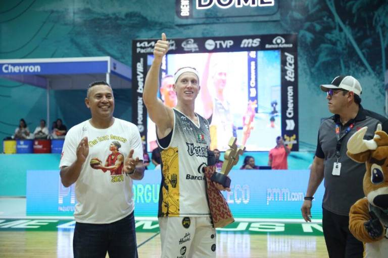 Jeff Ledbetter recibe un homenaje de Venados Basketball