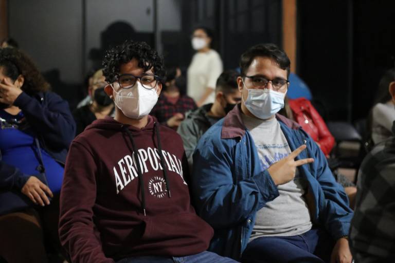 Disfrutan mazatlecos la puesta en escena ‘Entre Pavos y Guajolotes’