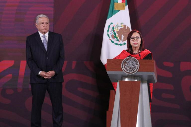 Ordena SEP imprimir libros sin haber consultado a padres y maestros