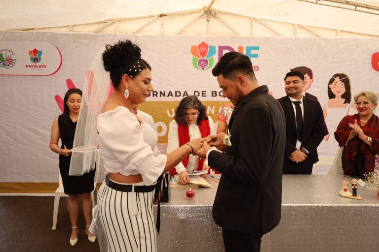 Se unen 11 parejas en boda masiva en Navolato