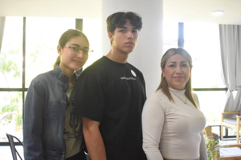 Muestran emprendedores sus productos en el ‘Mercado Creativo Yameto’