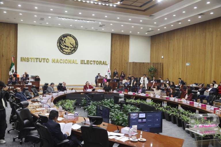 Comisión del INE aprueba diseño de boleta para elección judicial; serán de colores y de dos tamaños