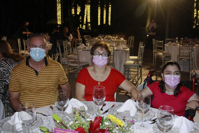 Entregan Premio al Mérito Filantrópico y Valor de Excelencia