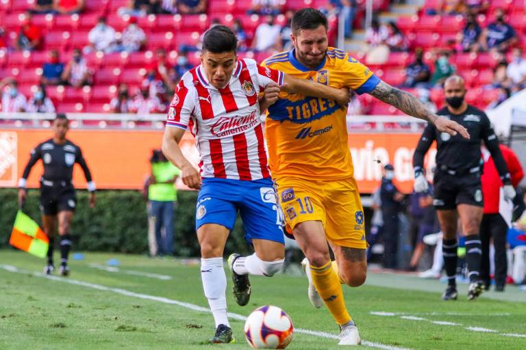 Chivas y Tigres empataron sin goles y se confirmaron en el Repechaje