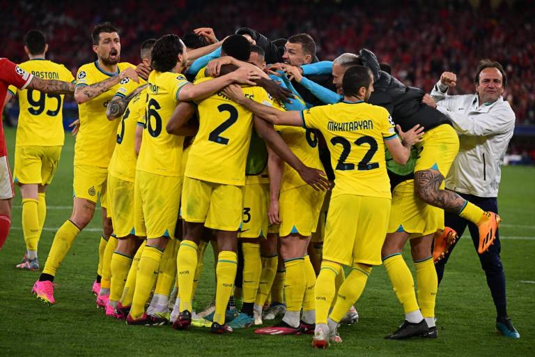 Inter de Milán se olvida de su crisis al vencer al Benfica en la ida de los cuartos de final de la Champions