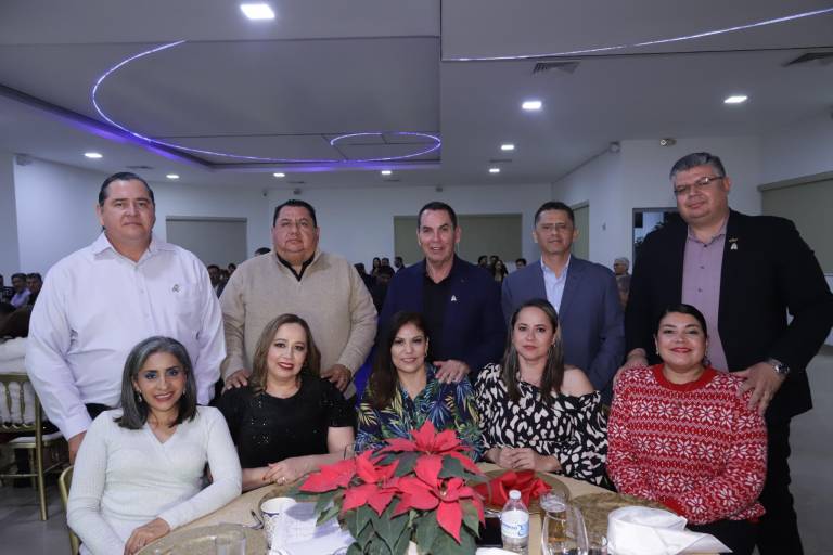 Ingenieros de Mazatlán protagonizan alegre posada y brindan por el Año Nuevo