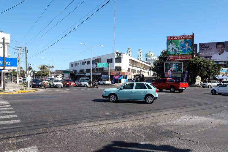 Protestan comerciantes contra carril preferencial en Mazatlán; bloquean avenidas