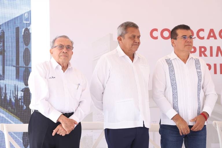 Colocan primera piedra de Recinto Fiscalizado Estratégico