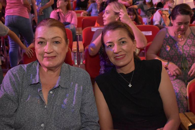 Vibra el público con el espectáculo ‘Sinaloa, tierra fértil de danzantes’