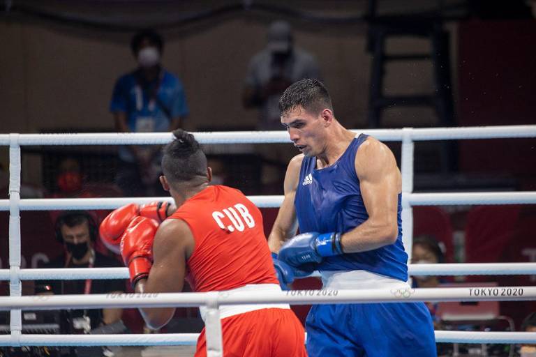 Rogelio Romero no puede ante la experiencia de Arlen López y es eliminado del boxeo en Tokio 2020