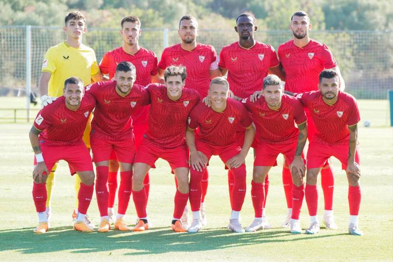 ‘Tecatito’ Corona apareció en el cuadro inicial del Sevilla en su primer juego de pretemporada