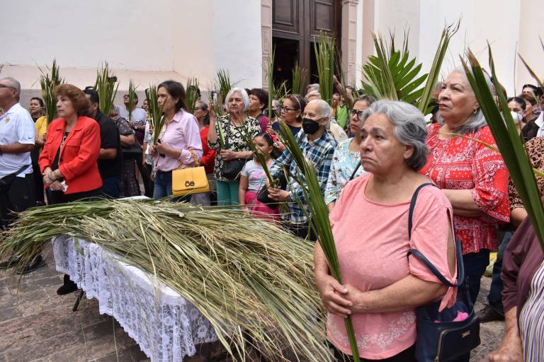 Aclaman a Cristo en la tradicional Misa de Domingo de Ramos