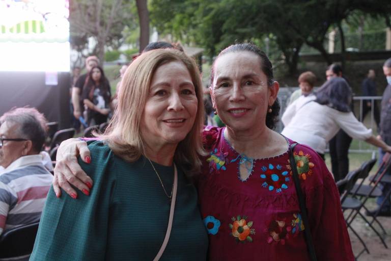 Familias enteras viven una gran fiesta sinaloense