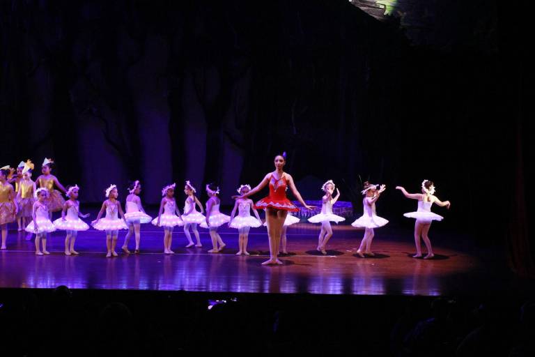 Presentan el musical ‘Ale y el Lobo’ estudiantes del Jean Piaget