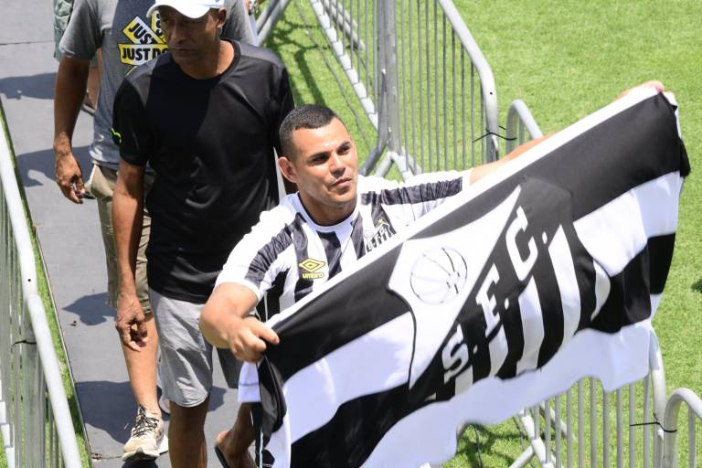 Filas interminables para despedir a Pelé