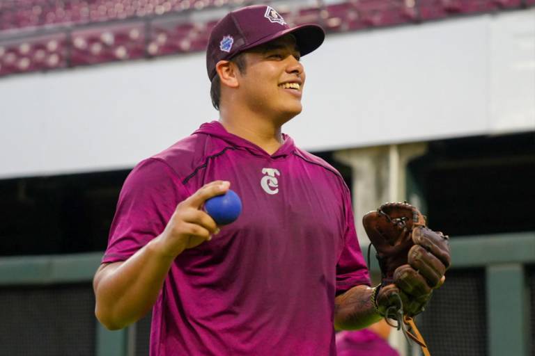 Tomateros de Culiacán regresa de Estados Unidos y practica en casa