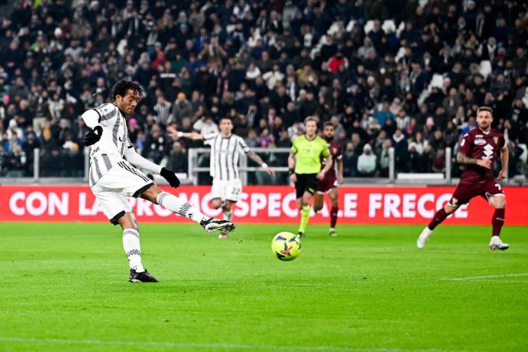 Juventus se queda con el clásico ante Torino y se acerca a puestos europeos