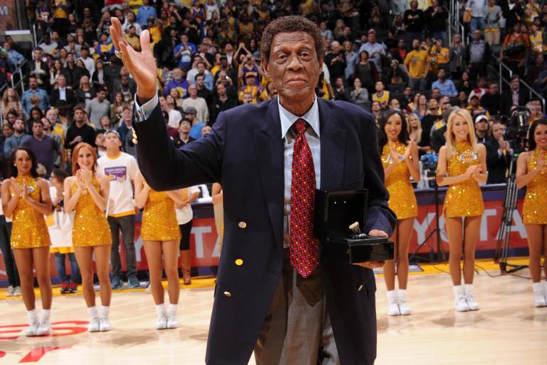 Elgin Baylor, una de las grandes leyendas de los Lakers, fallece a los 86 años de edad