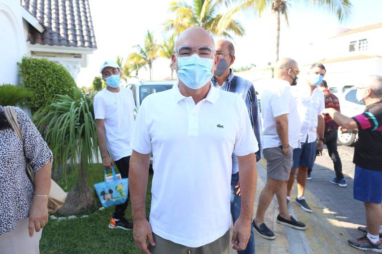 Salen mazatlecos a emitir su voto