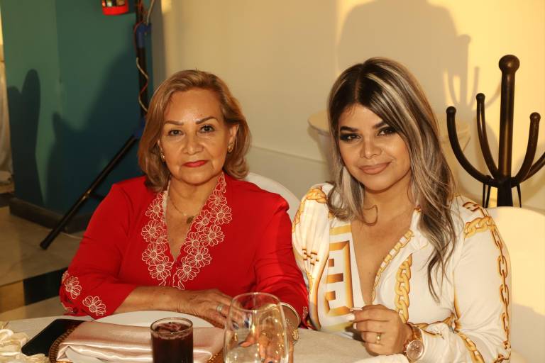 Esposas de integrantes del Colegio de Ingenieros Civiles de Mazatlán celebran su día