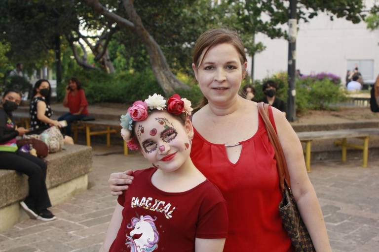 En el Isic celebran con altares y artes escénicas el Día de Muertos