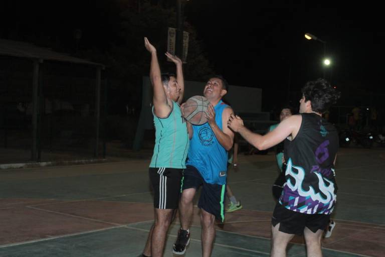 Cremería del Bajío saca a relucir su poderío en Liga de Baloncesto Burócrata, en Mazatlán