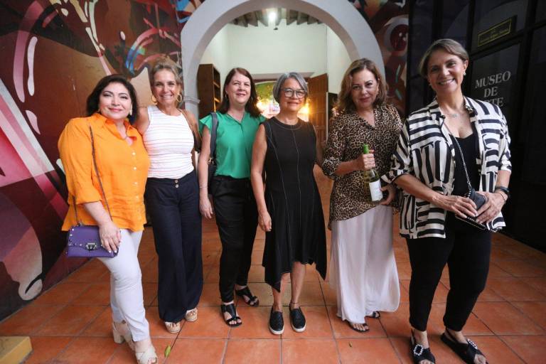 Viven tarde de literatura en la presentación del libro ‘Olvidarás el fuego’, de Gabriela Riveros