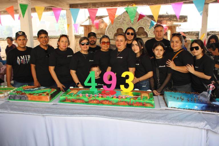 Comparten pastel y piñata monumental por el 493 aniversario del Mestizaje en Chametla