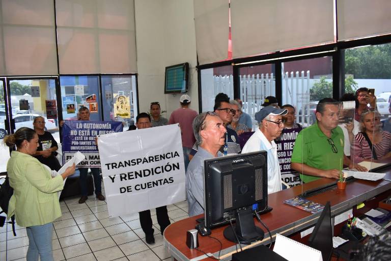 Universitarios piden a Fiscalía destitución de funcionarios de la UAS vinculados a proceso