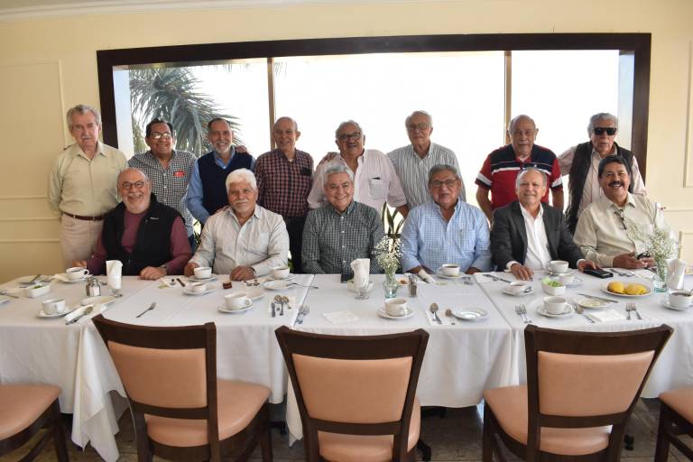 Disfrutan reencuentro ex alumnos de la Prevocacional