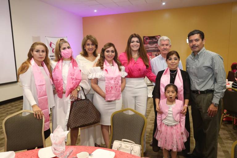 Exhortan a mujeres a checarse contra el cáncer de mama