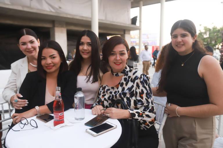 Llega al puerto Punto Laguna Towers &amp; Mall